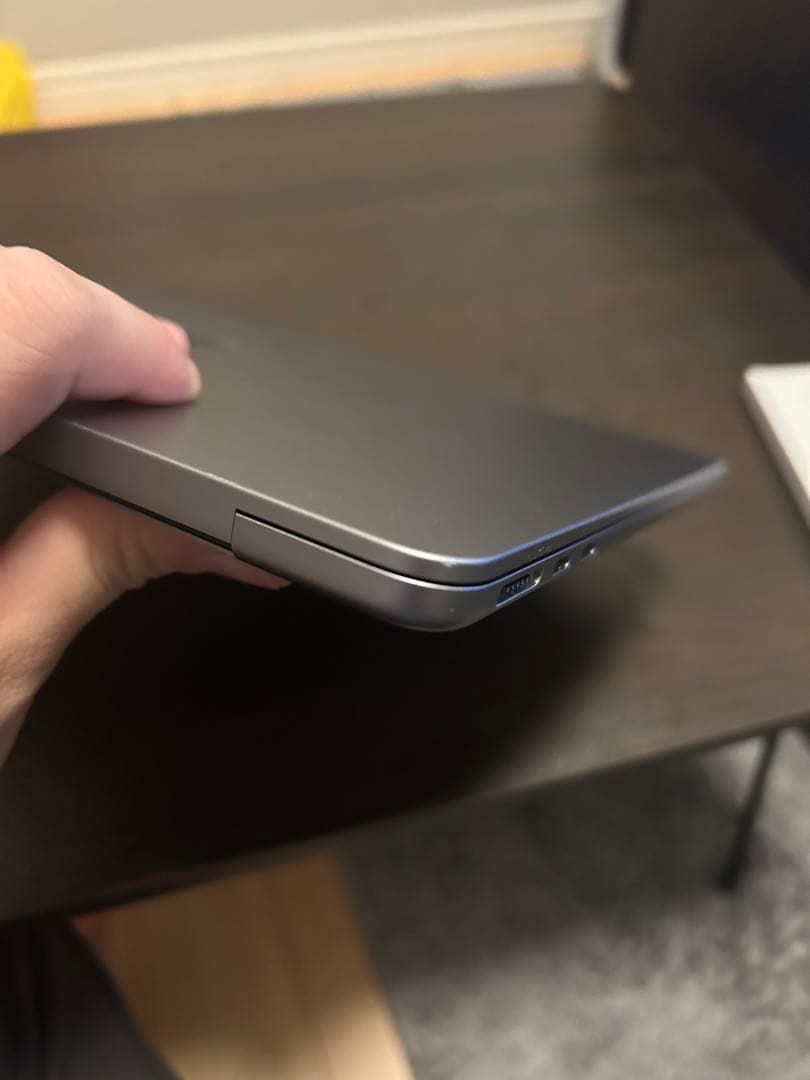 アップル Macbook Air M2 2022 13インチ