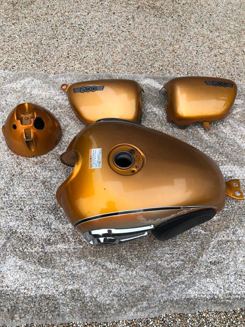 カワサキW800、ガソリンタンク、サイドカバー 、ヘッドライトケース