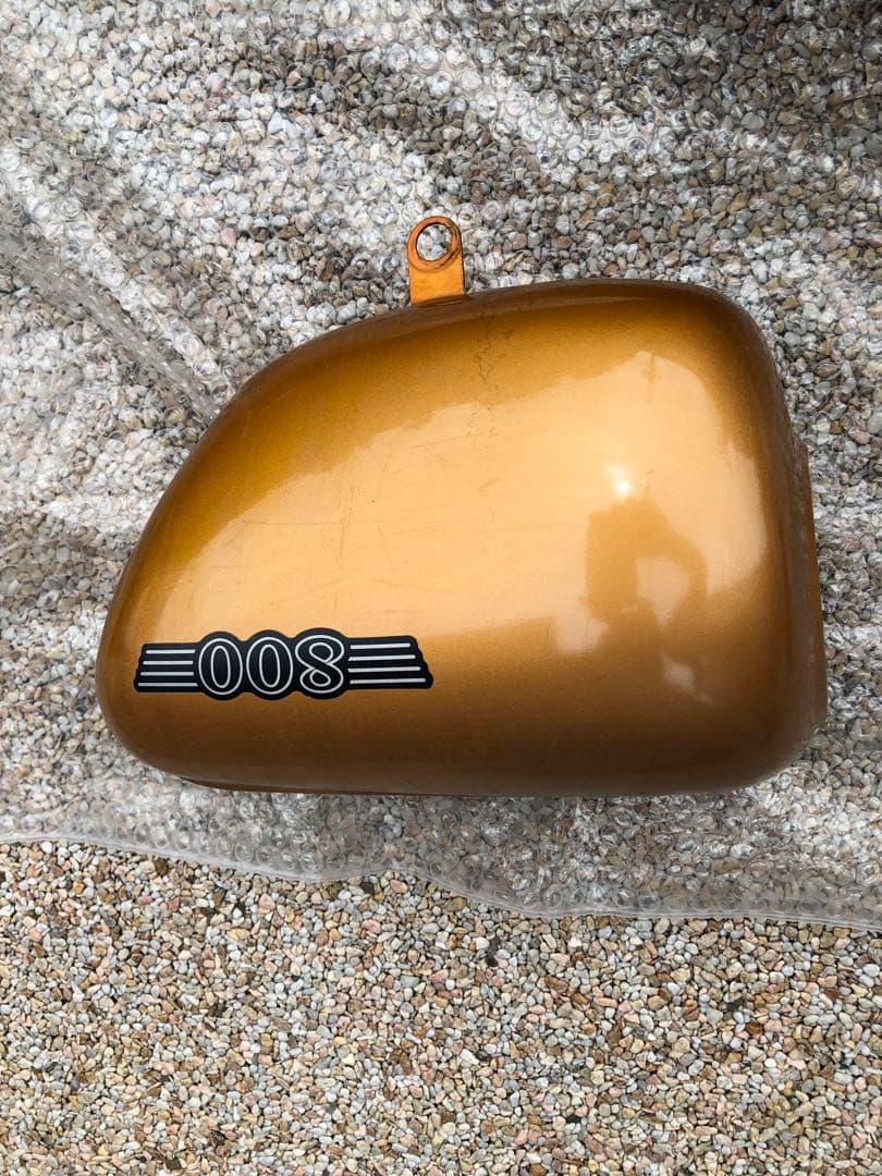 カワサキW800、ガソリンタンク、サイドカバー 、ヘッドライトケース