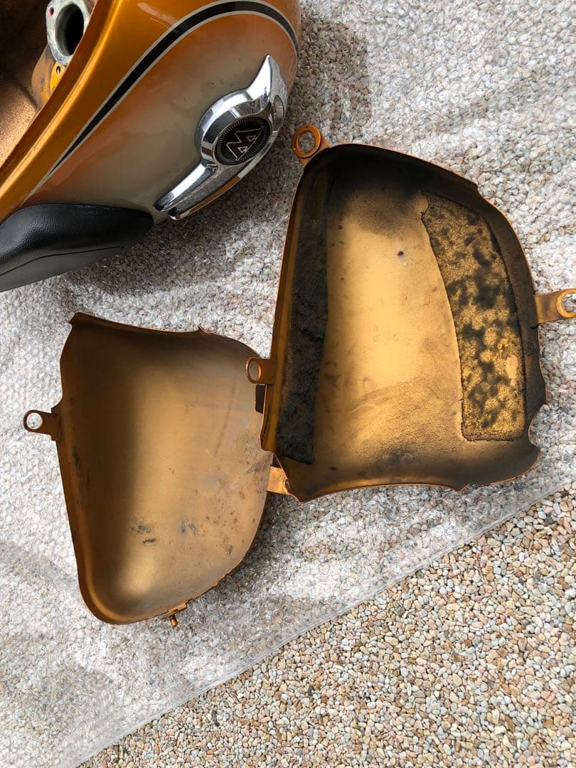 カワサキW800、ガソリンタンク、サイドカバー 、ヘッドライトケース