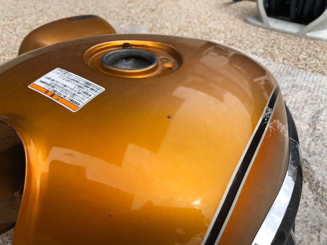 カワサキW800、ガソリンタンク、サイドカバー 、ヘッドライトケース