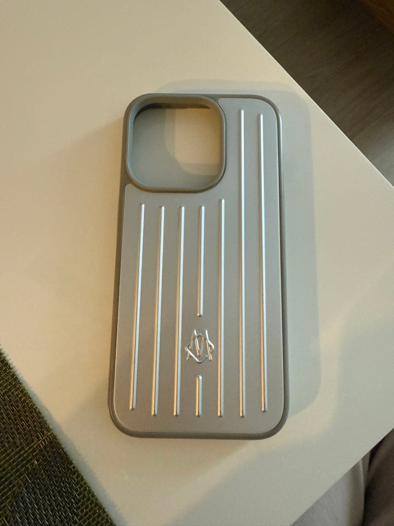RIMOWA iPhone15pro用ケース グレー ストライプ
