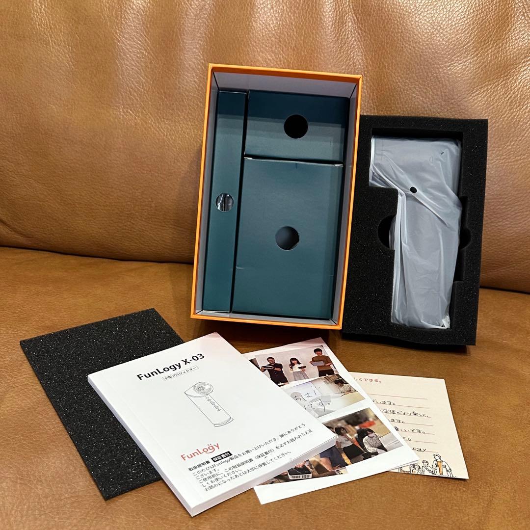 美品【FunLogy/ファンロジー】小型プロジェクター　X-03