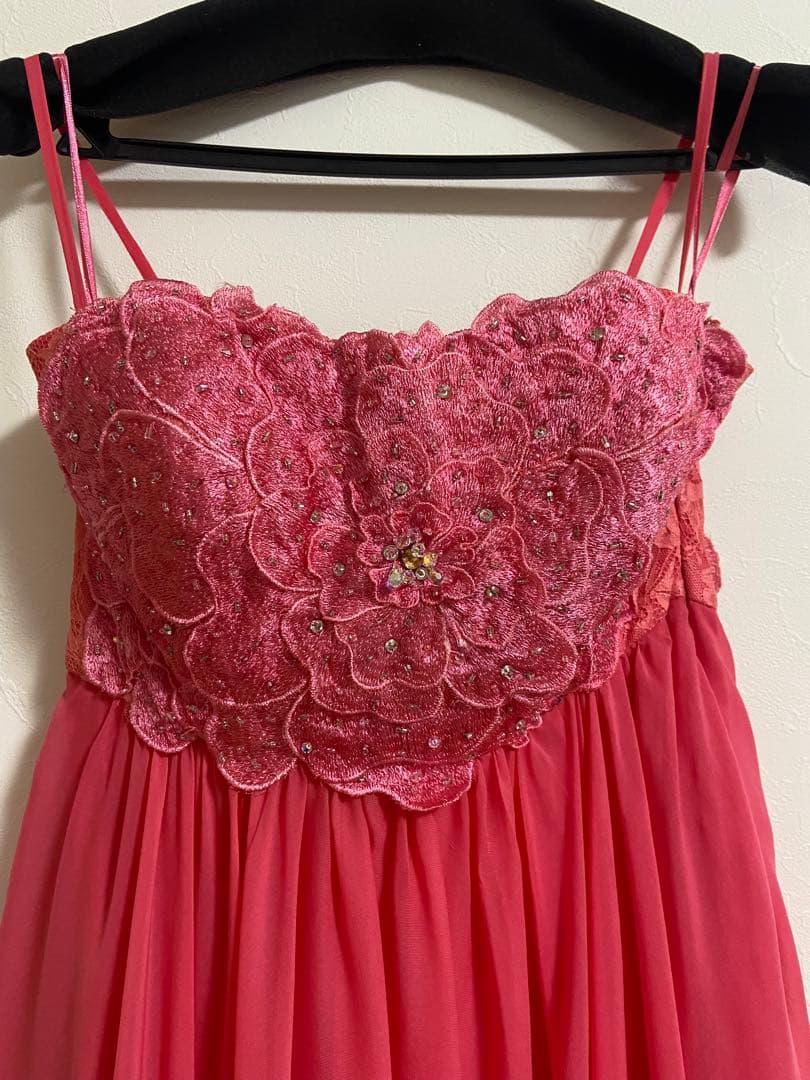 エメ　ピンク フラワー刺繍ドレス