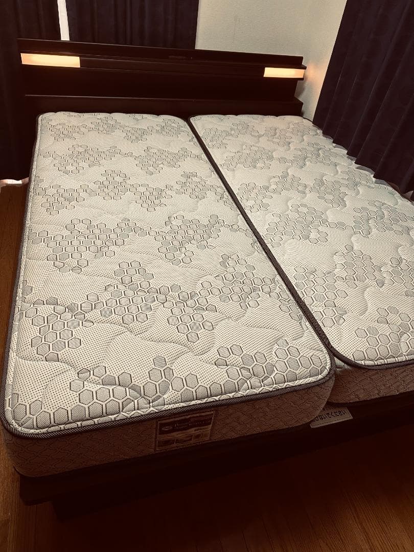 跳ね上げ式ベッド＋高級マットレス クイーンサイズ