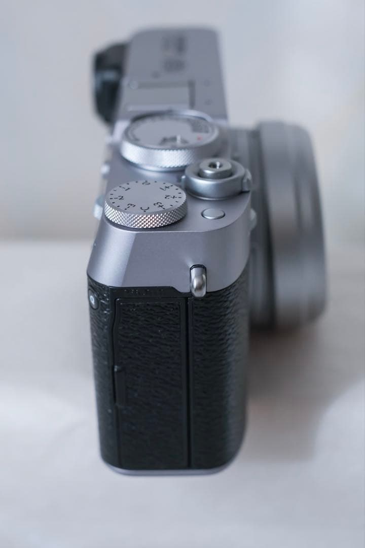 フジフィルム　X100ⅵ シルバー　シャッター数500回