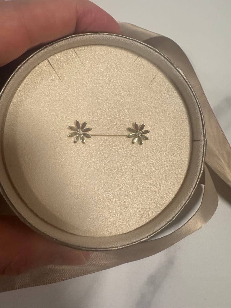 アオイ　AHKAH ピアス　２個セット　キャッチなし