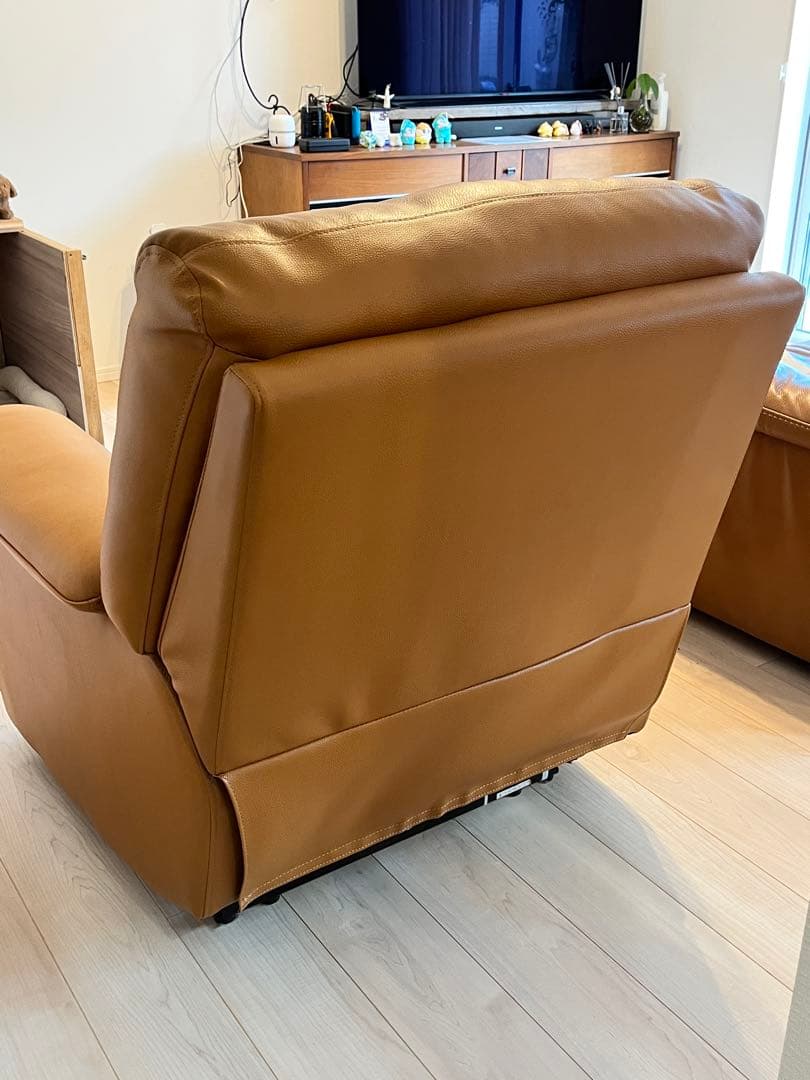 ニトリ　１人用　電動リクライニングソファ(ビリーバー3) 本革 厚革