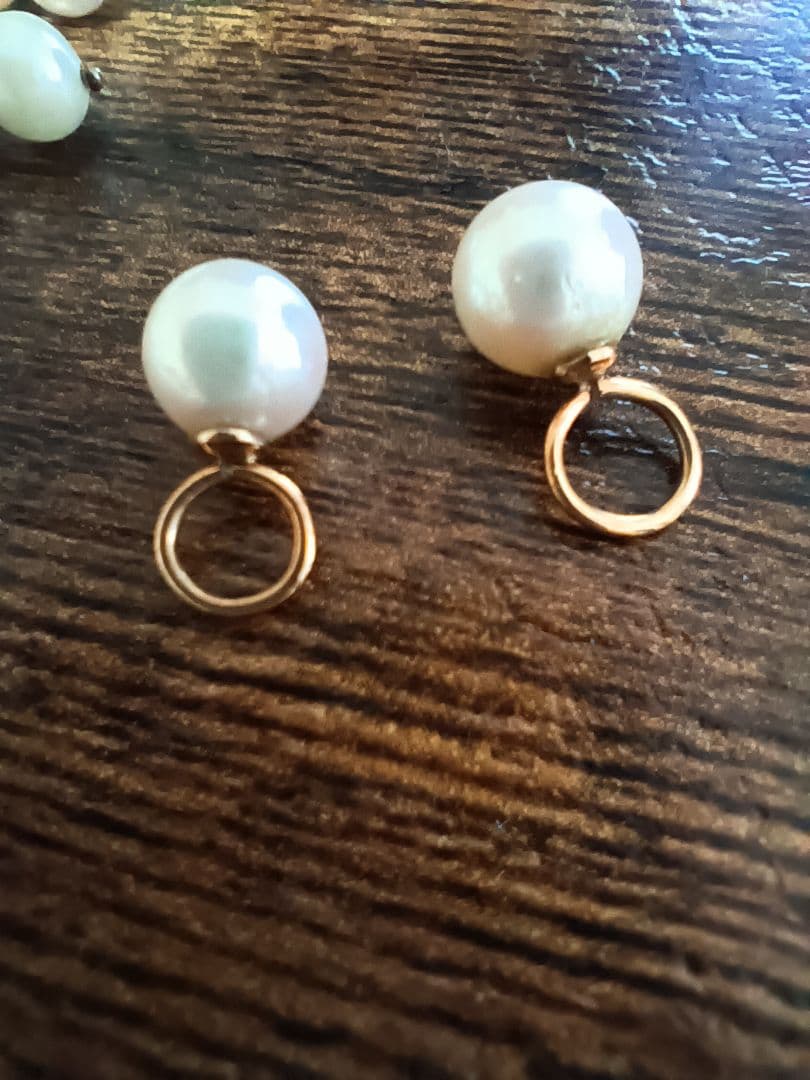 パールとゴールドのピアス両耳用アクセサリー