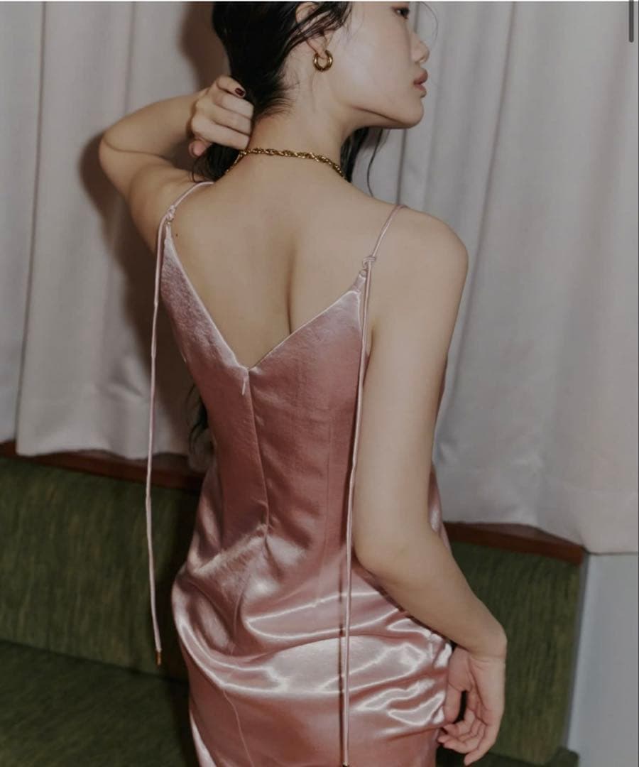 新品ANDRESD glossy satin back ribbon dress