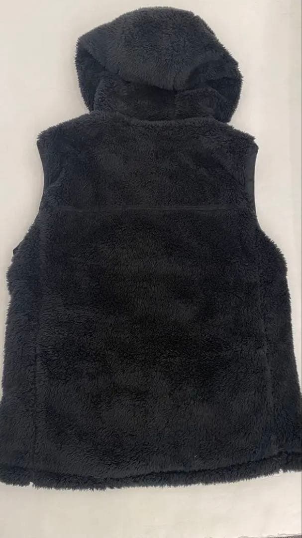 ニューバランス フード付き黒ベスト Lサイズ