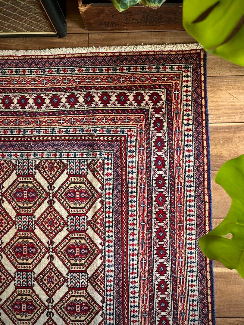 トライバルラグ　ヴィンテージラグ　ペルシャ絨毯　バルーチ族　プリミティブアート