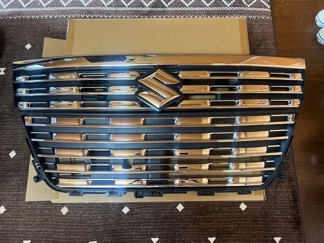 スズキ スペーシアカスタムMK53Sフロントグリル クローム/ブラック