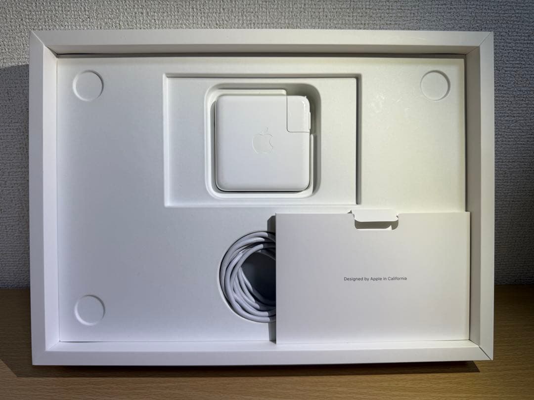 MacBookPro M2 8GB 13インチ　充電回数19回　美品