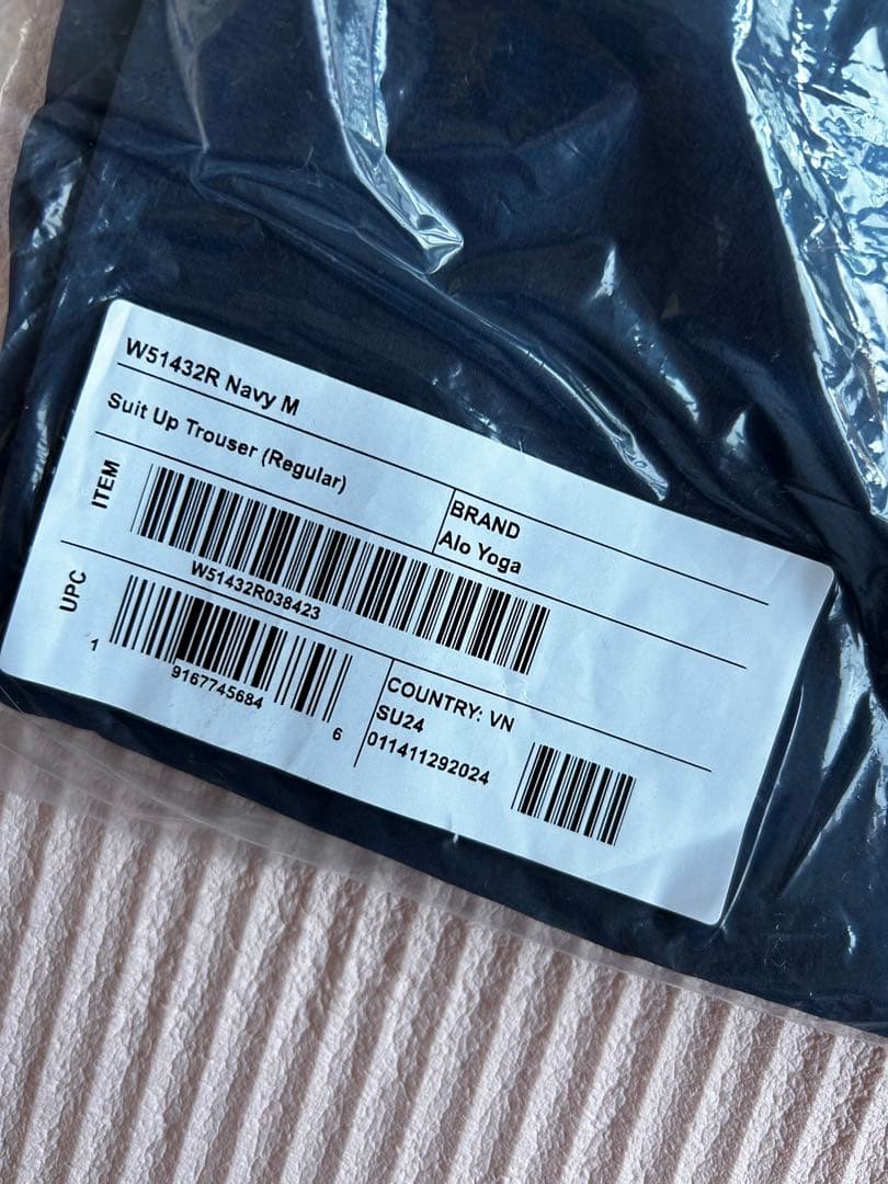 公式購入·未開封／alo yoga Suit Up Trouser アロヨガ