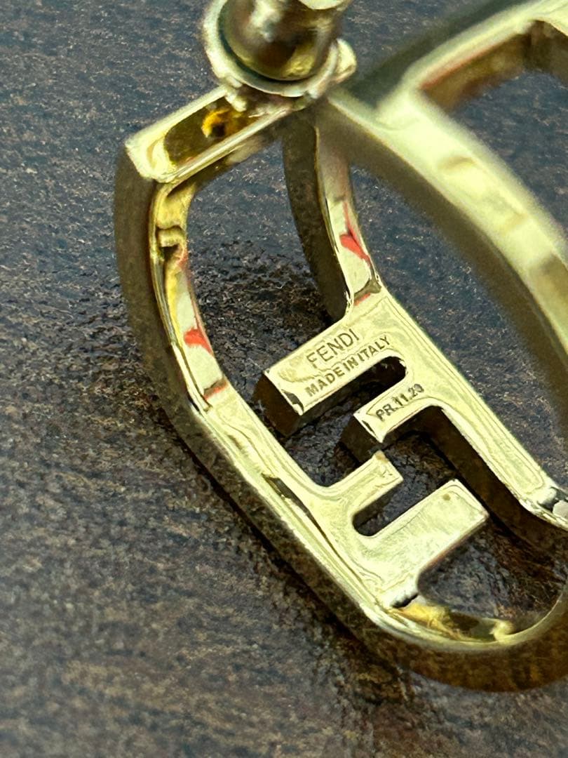 フェンディ FENDI フープピアス フォーエバー ロゴ ゴールド アクセサリー