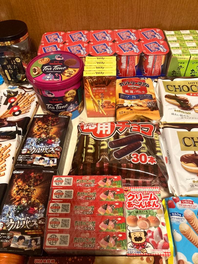 ④大容量お菓子詰め合わせ(18,500円相当)