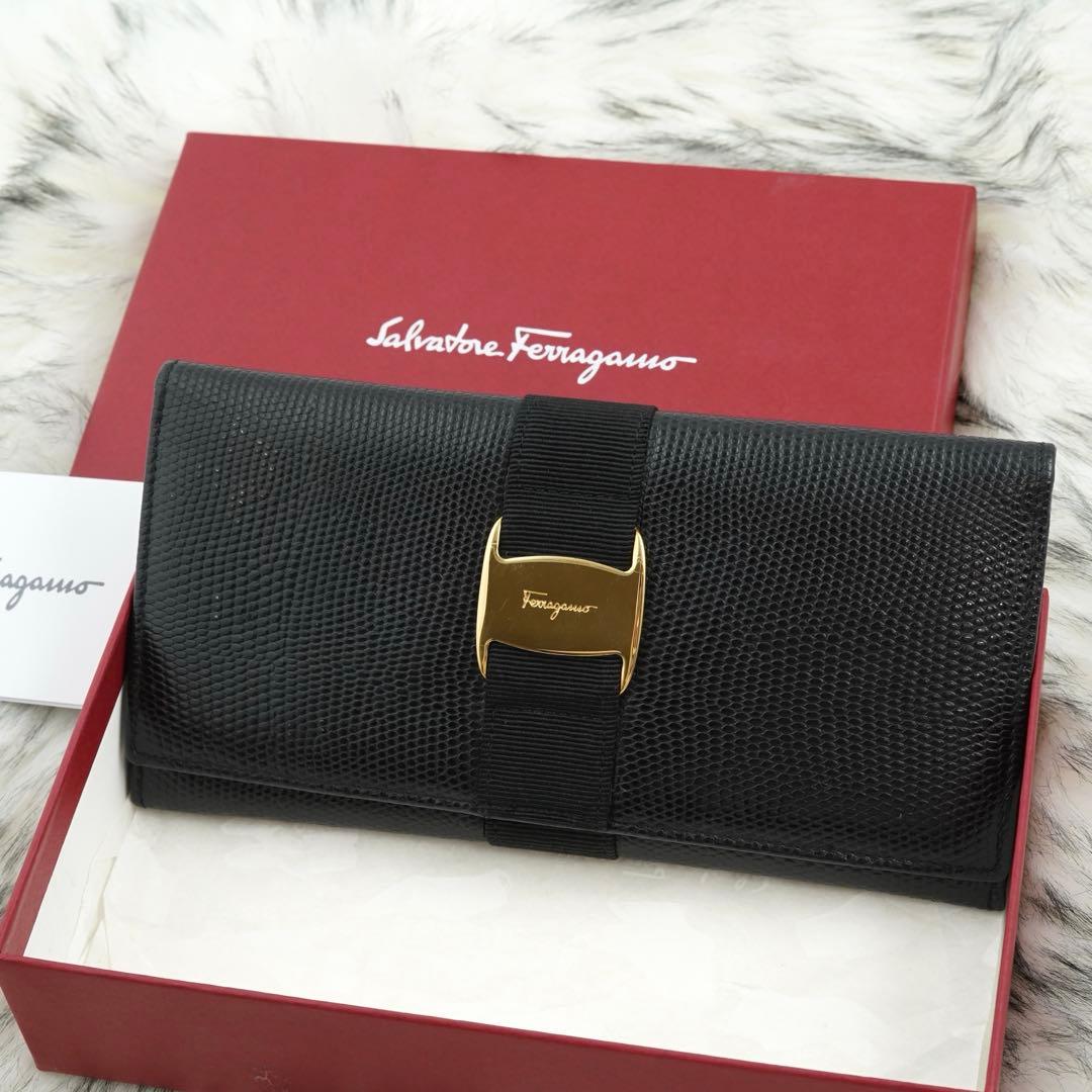 ほぼ未使用品　箱付き　Salvatore Ferragamo 長財布　ヴァラ　黒