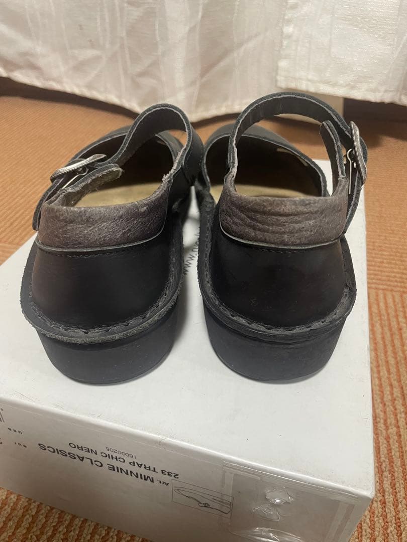 NAOTレザー ストラップ付き フラットシューズ 黒