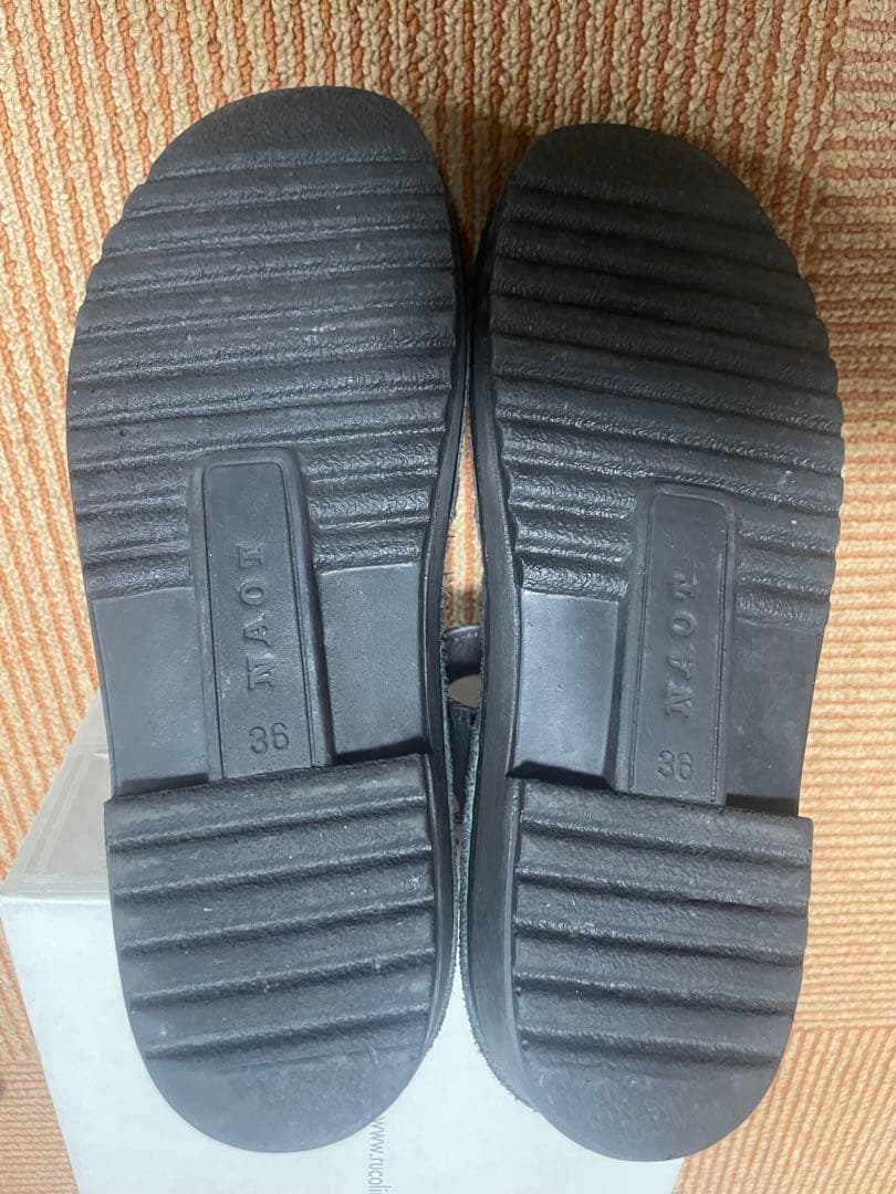 NAOTレザー ストラップ付き フラットシューズ 黒