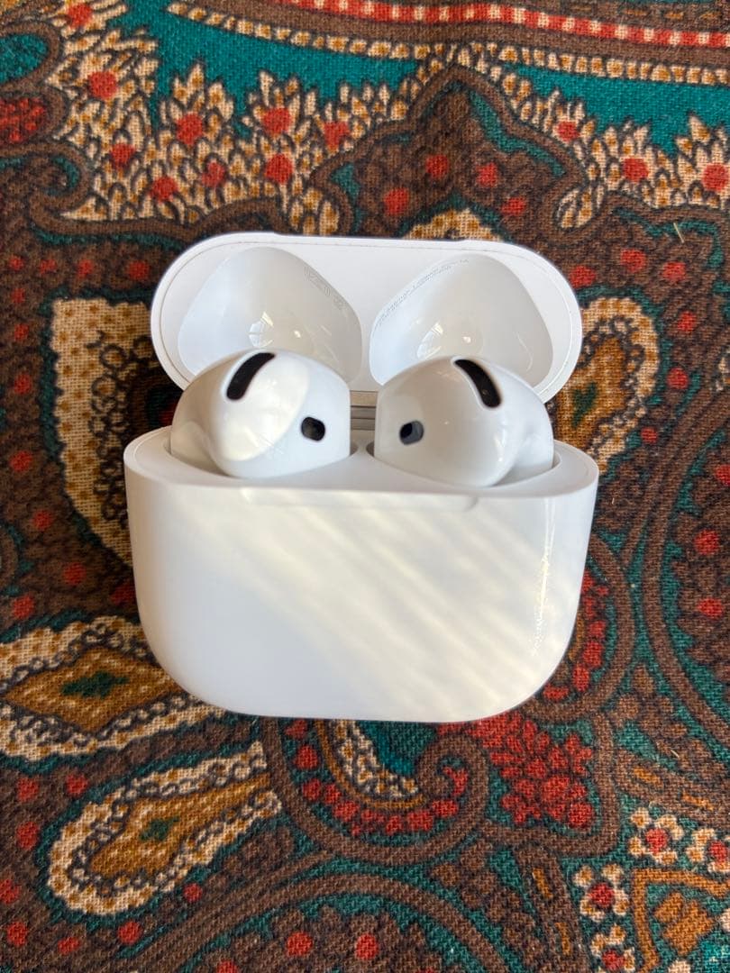 国内正規品　Apple AirPods 4 MXP63J/A