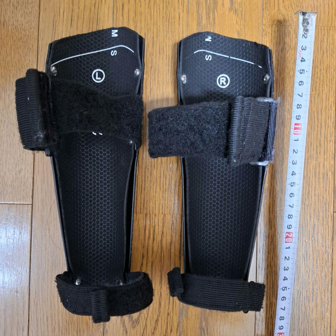 み*k様 LEKI カーボン柄 スキーアームガード Mサイズカット