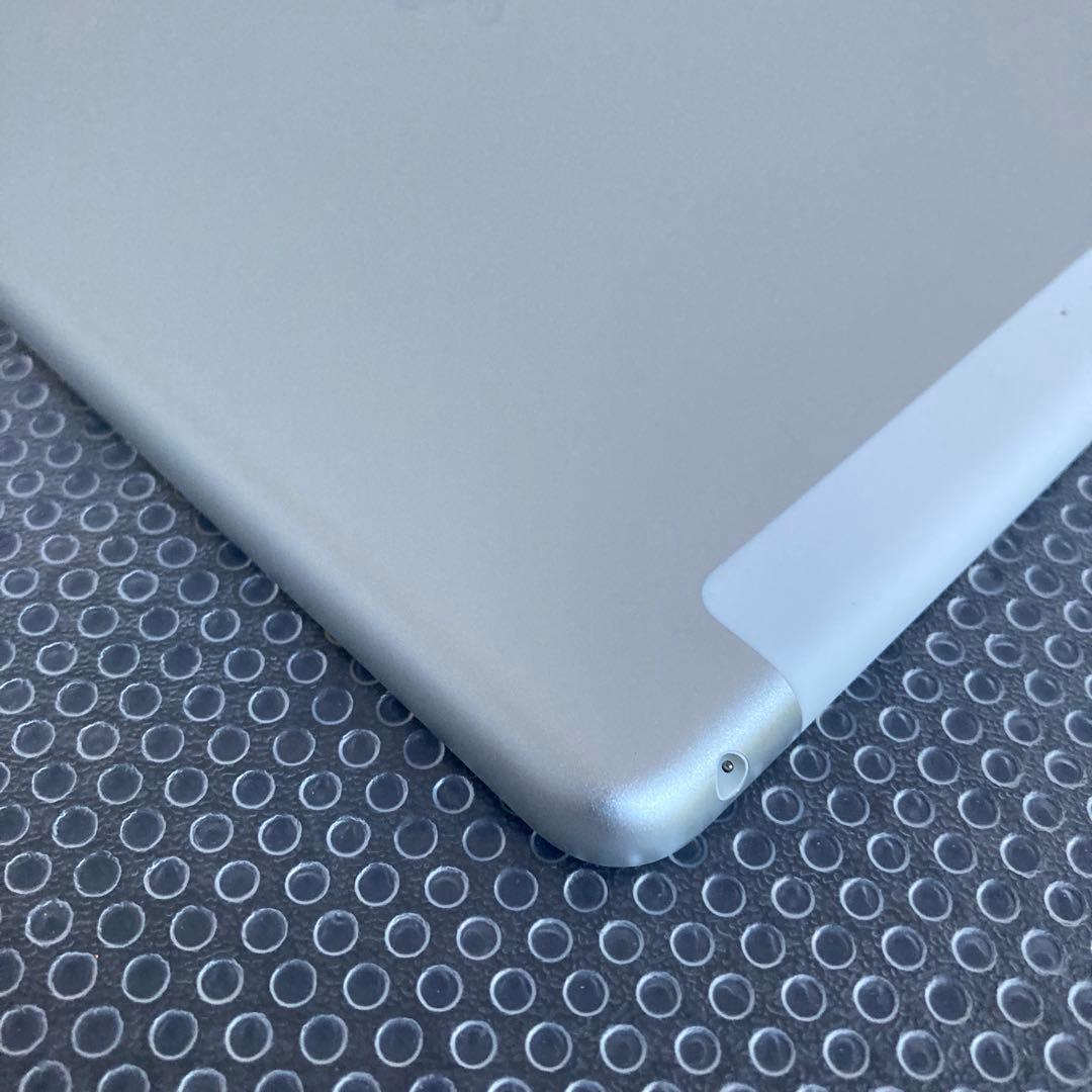 3132 美品☆電池ほぼ新品☆iPad5 第5世代 32GB SIMフリー☆