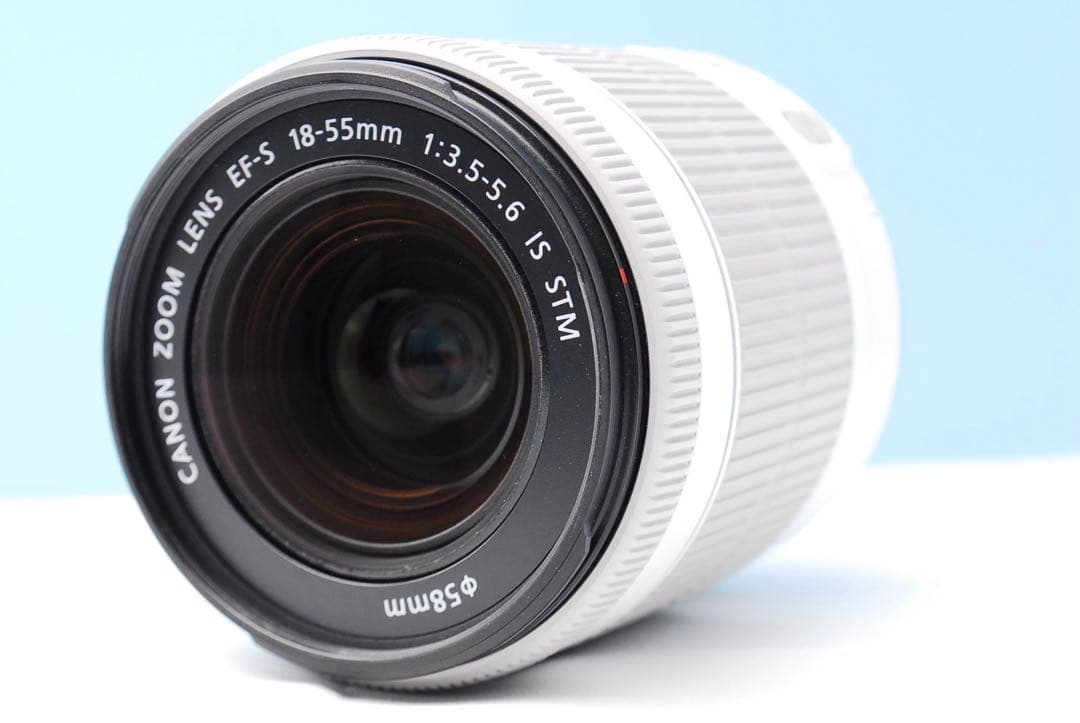 Kiss X7白♥️女性人気◎軽量ボディ×手ブレ補正レンズで撮影快適♪