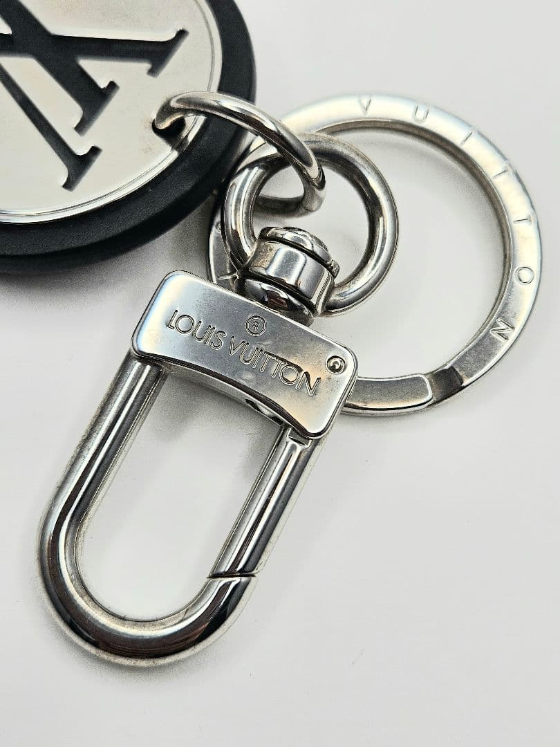 LOUIS VUITTON ルイヴィトン ポルトクレ・LVサークル　チャーム