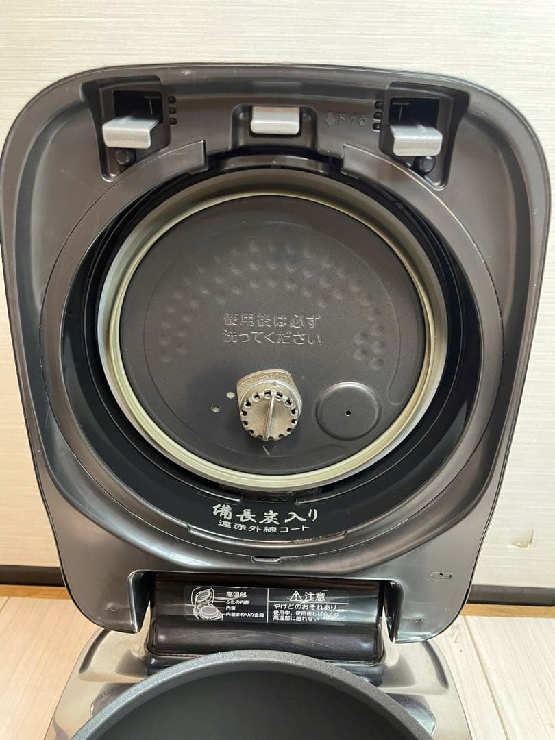 値下！東芝 真空圧力 IH炊飯器 5.5合 備長炭かまど本羽釜 RC-10ZWL