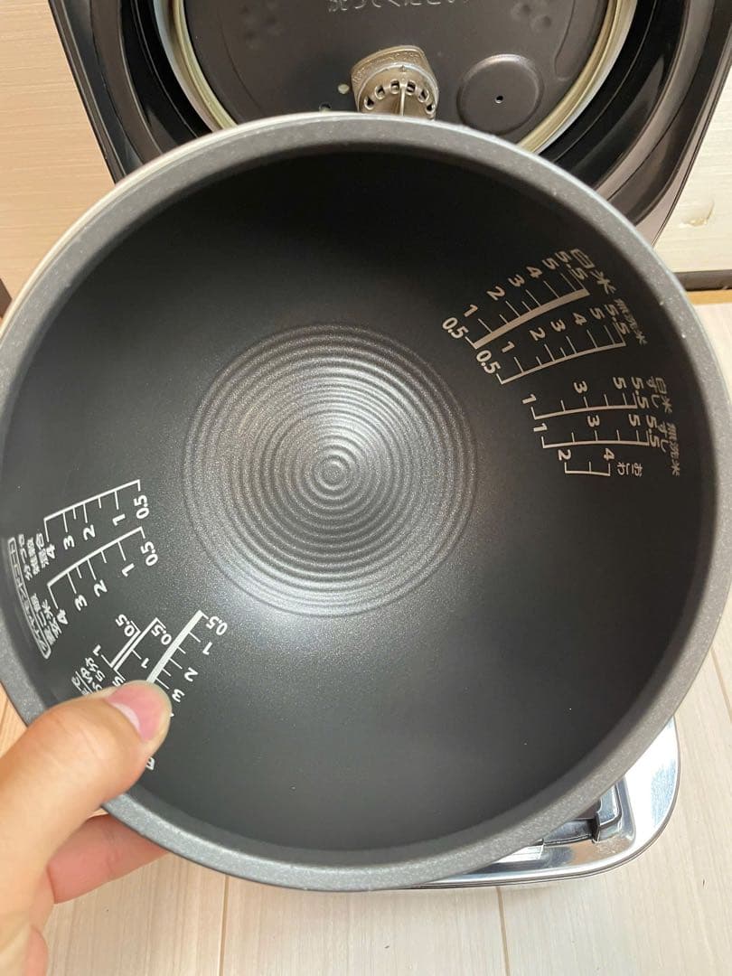 値下！東芝 真空圧力 IH炊飯器 5.5合 備長炭かまど本羽釜 RC-10ZWL