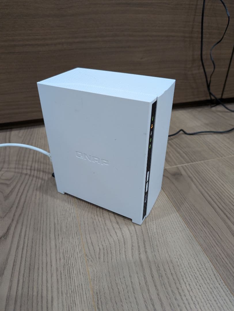 QNAP TS-233 NAS 本体