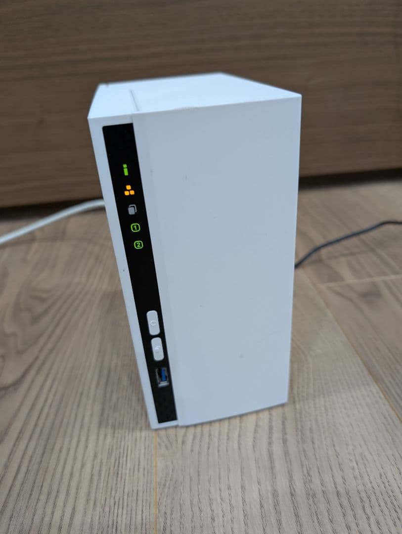 QNAP TS-233 NAS 本体