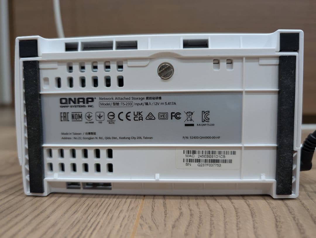 QNAP TS-233 NAS 本体