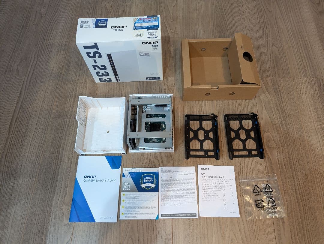 QNAP TS-233 NAS 本体