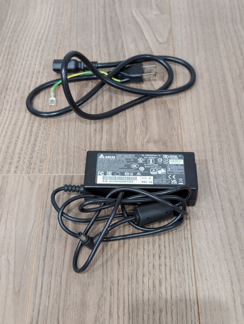 QNAP TS-233 NAS 本体