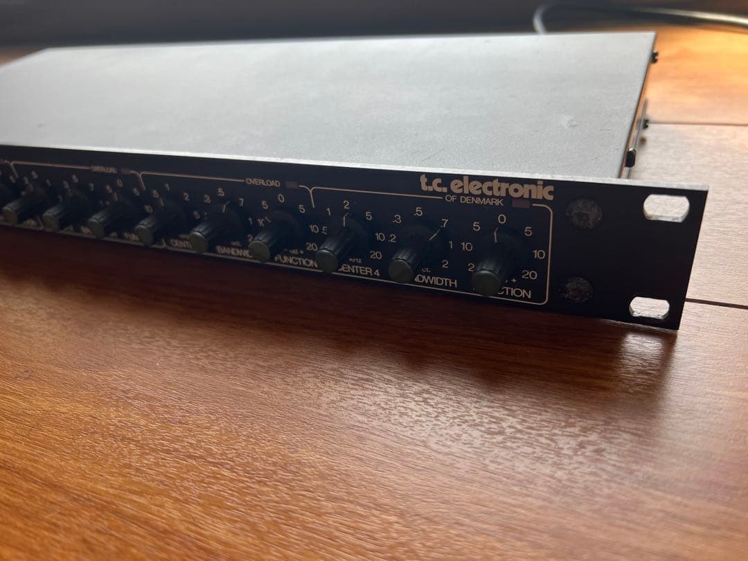 TC ELECTRONIC-TC1140 パラメトリックイコライザー/プリアンプ