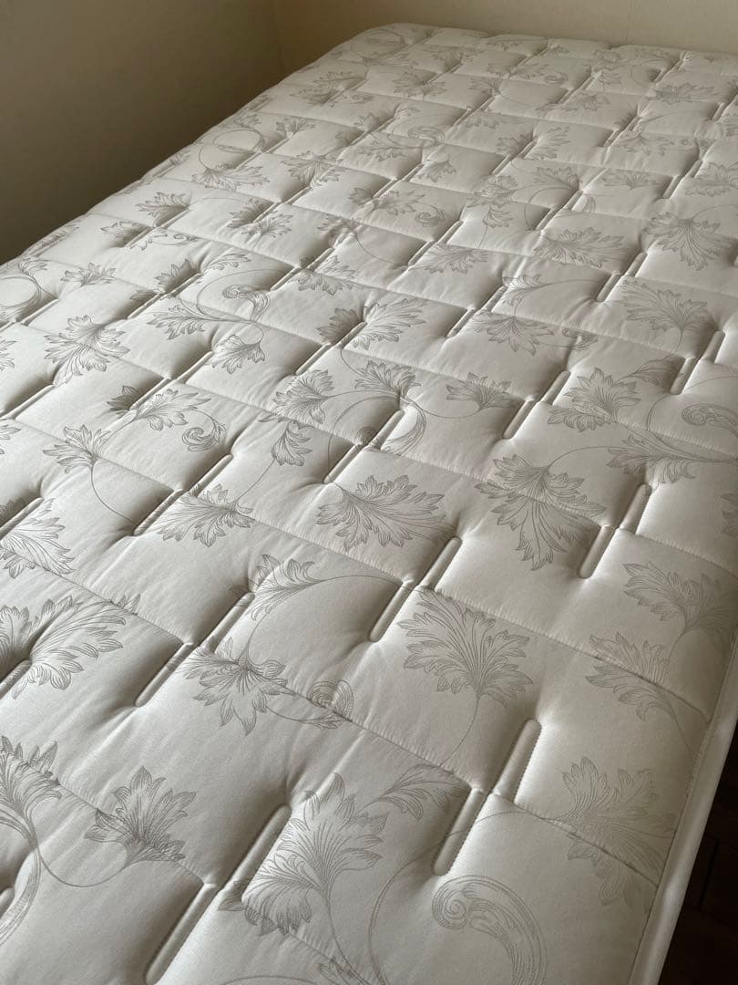 【値下げしました　美品】日本ベッド シルキーポケットソフト　セミダブル