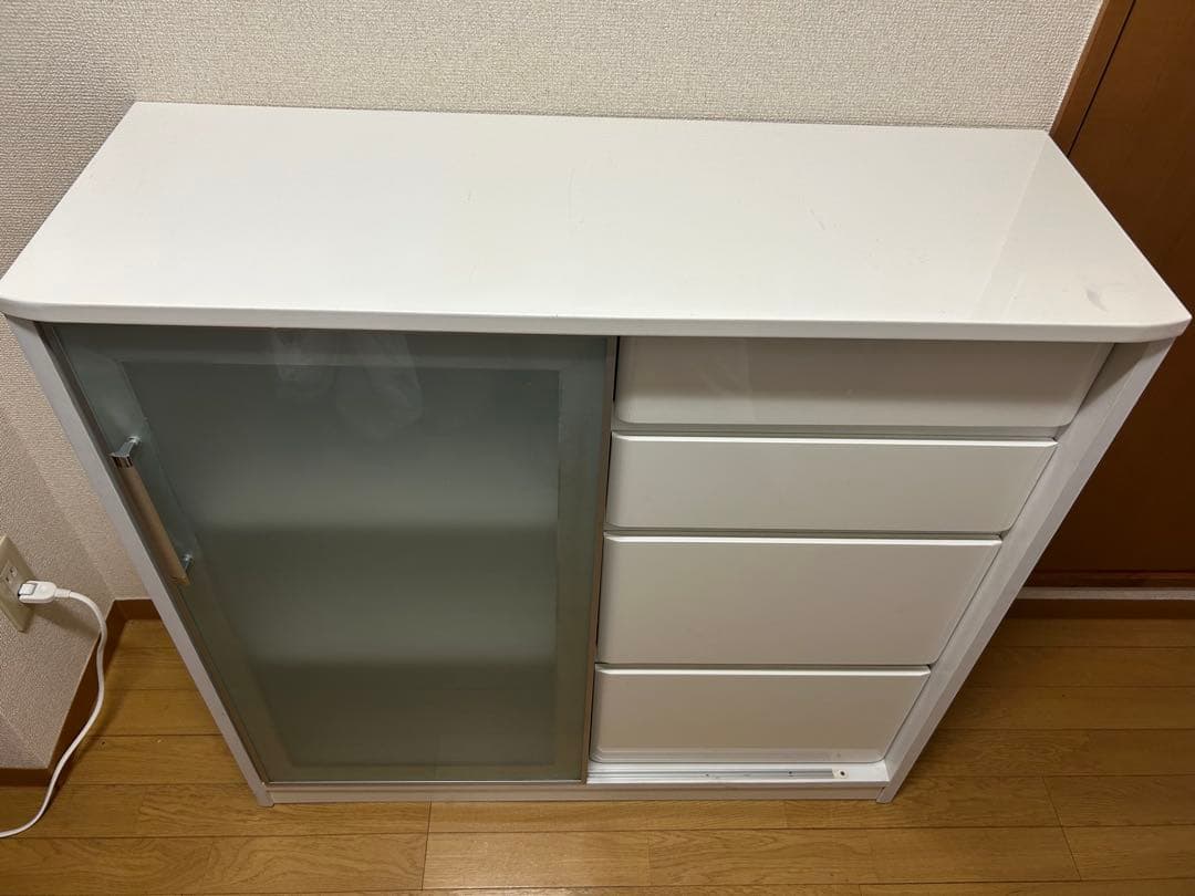 値下げ中！ホワイト 食器棚 スライド式扉 4引き出し