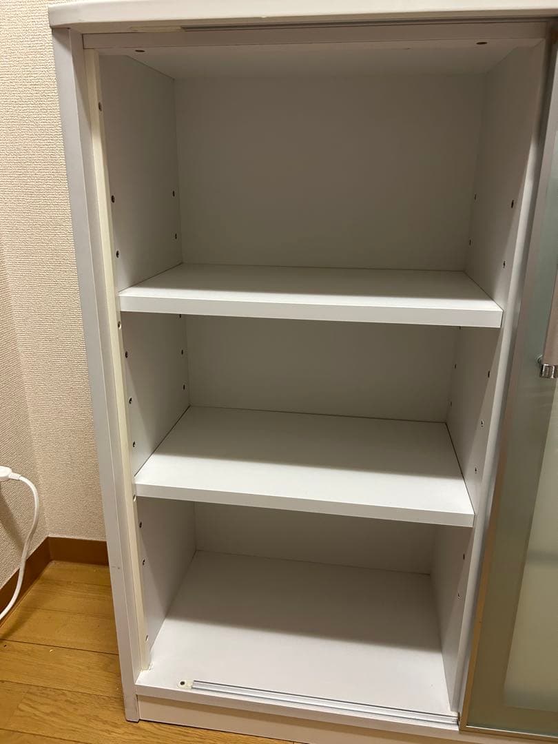 値下げ中！ホワイト 食器棚 スライド式扉 4引き出し