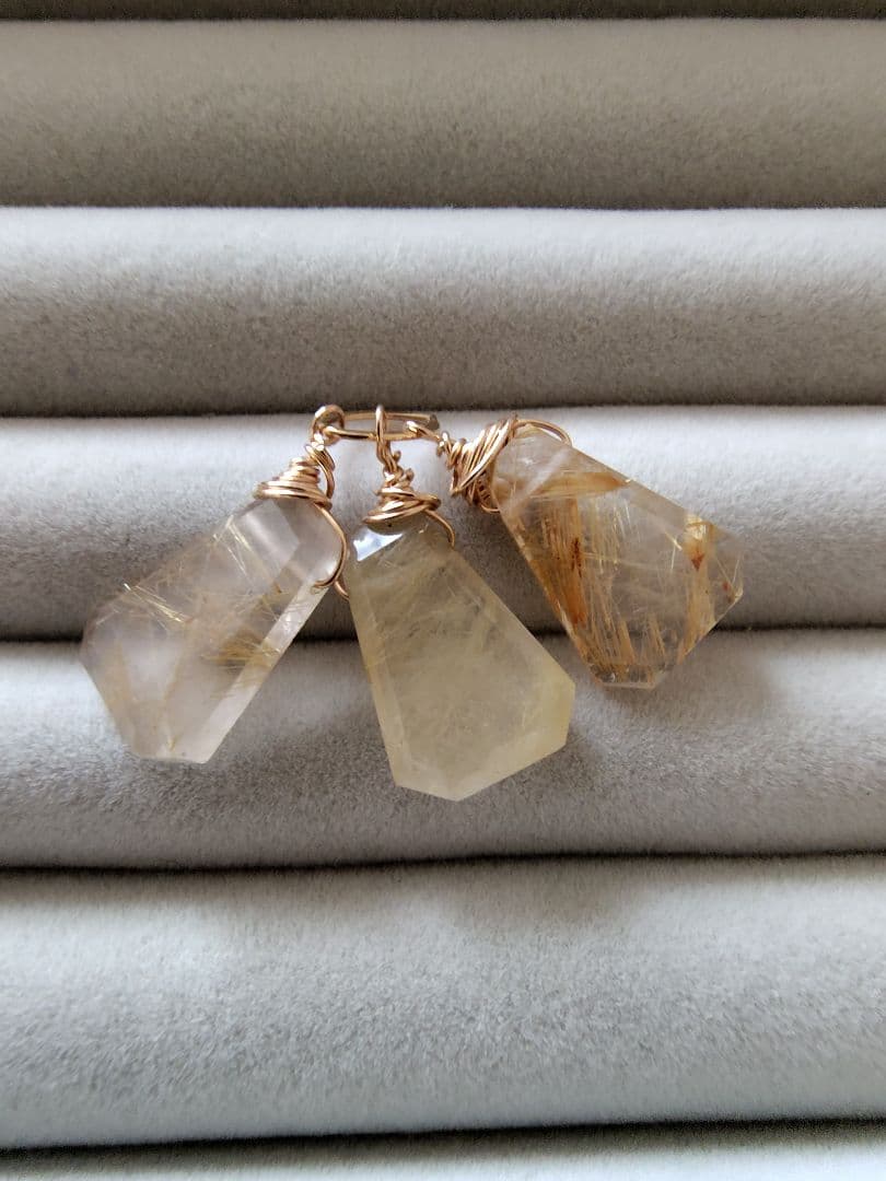 【087】agete ネックレスチャーム ルチルクォーツ