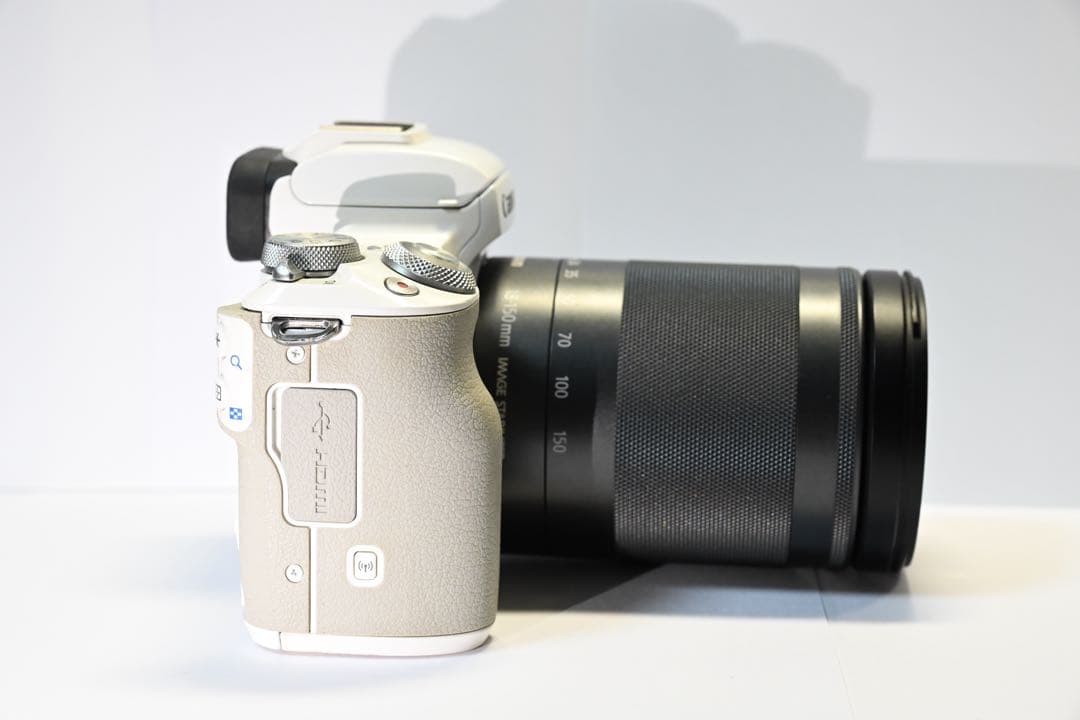 Canon EOS Kiss M ホワイト / EF-M18-150mm 難あり