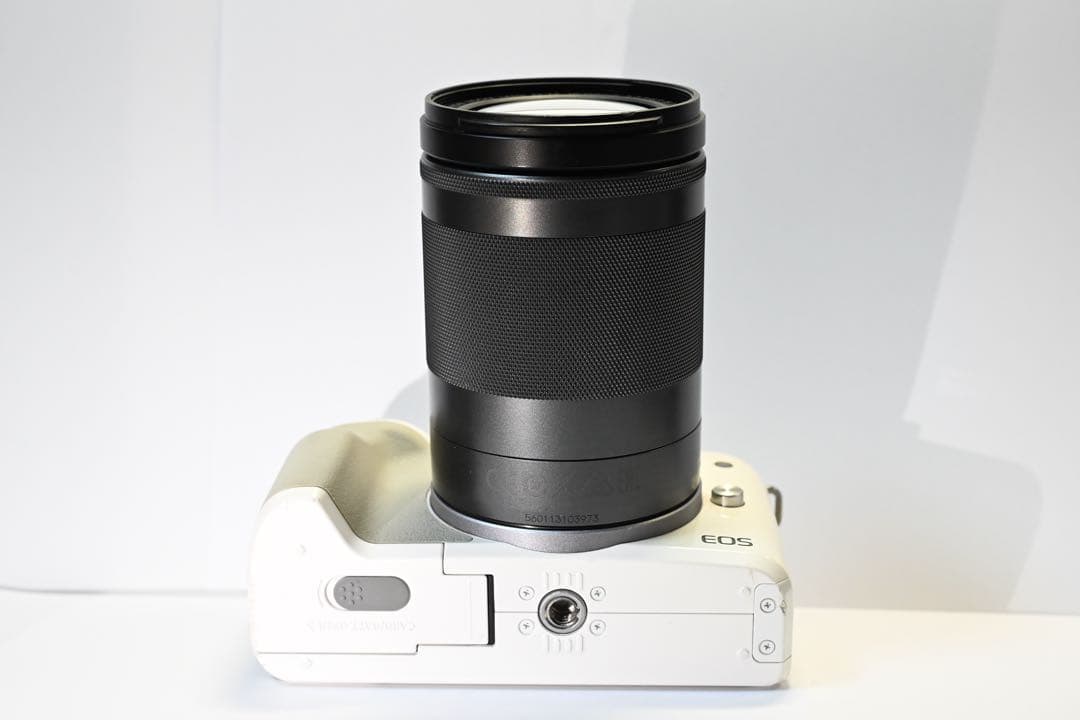 Canon EOS Kiss M ホワイト / EF-M18-150mm 難あり