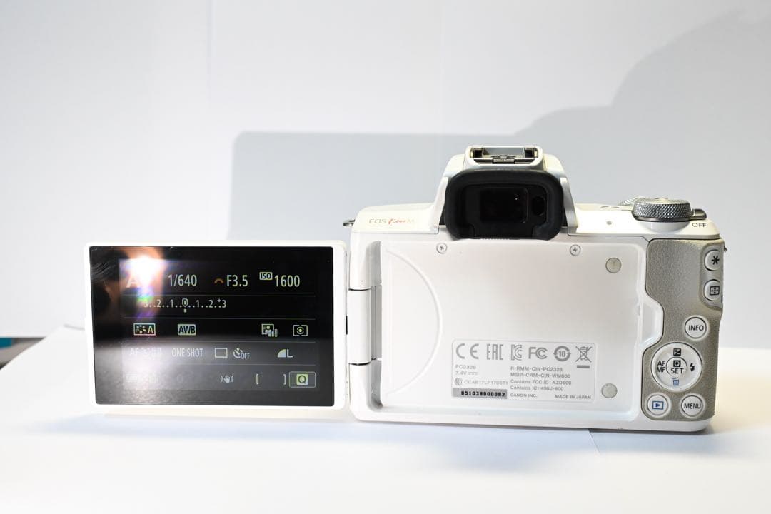 Canon EOS Kiss M ホワイト / EF-M18-150mm 難あり