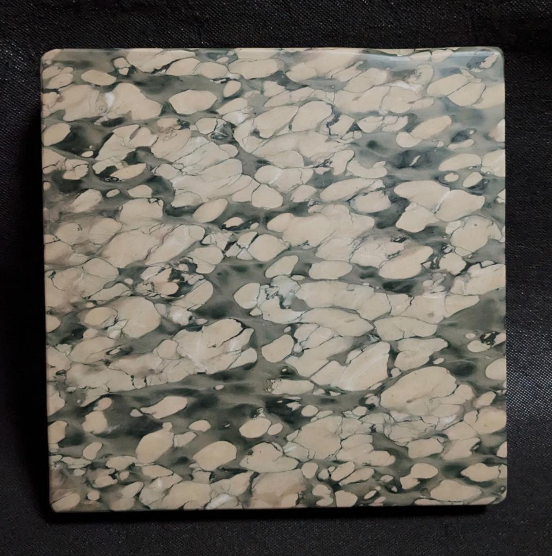 【石渠方硯　豆斑玉石　大型加厚6㎏】◆淡紫と深緑の豆斑美石 ◆珍品◆布化粧箱