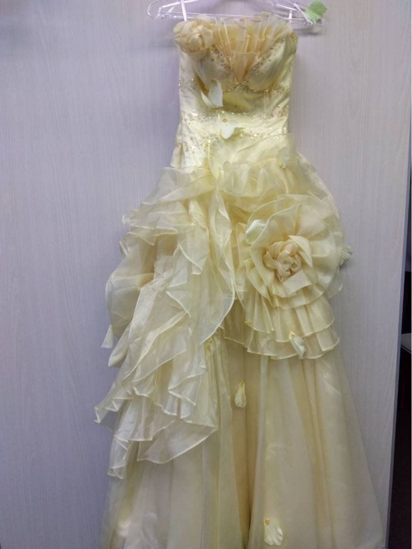 イエローフリルカラードレス
