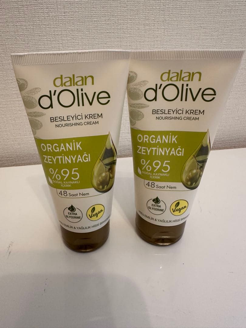 オリーブオイル配合ハンドクリーム60ml×2 新品❣️alice❣️様　おまとめ