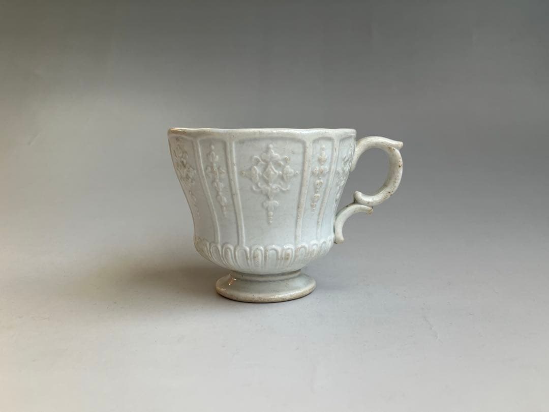 レア19C　クレイユモントロー　レリーフの美しいカップ フランス　アンティーク