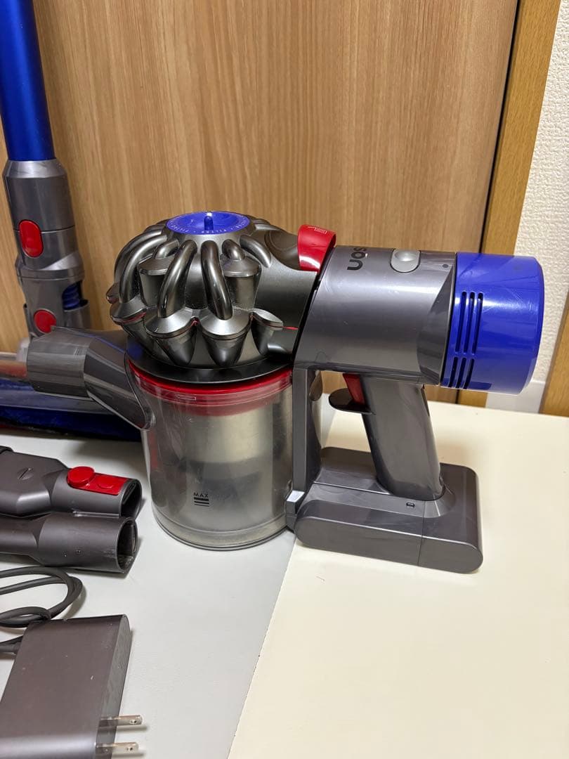【中古】Dyson SV11コードレスクリーナー　ダイソン