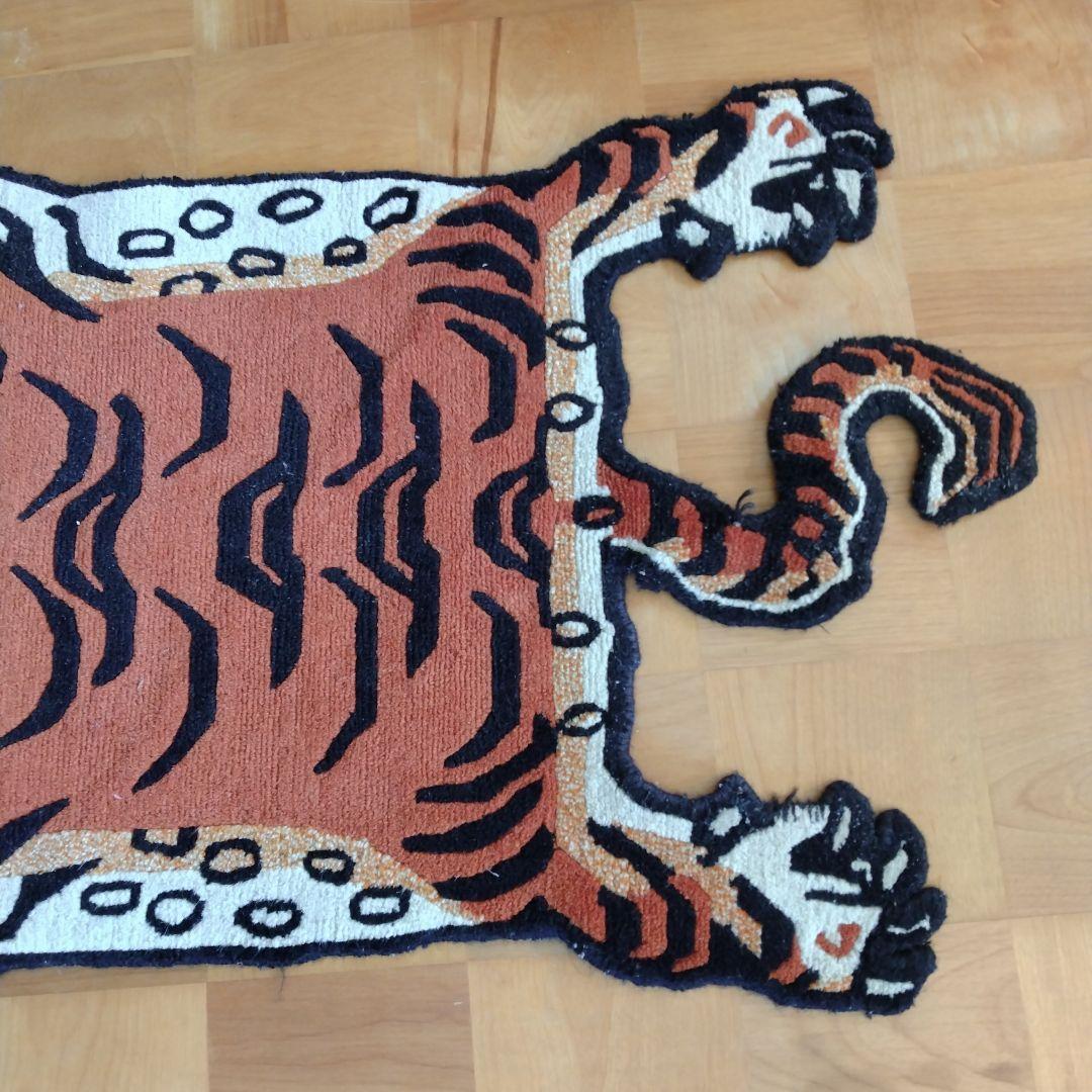 本物 本場　チベタンタイガー 虎デザイン ラグ
